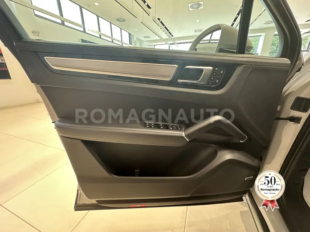 Porsche Cayenne usata a Forlì-Cesena (15)