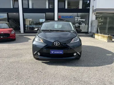 Toyota Aygo 1.0 VVT-i 69 CV 5 porte x-clusiv del 2015 usata a Corropoli