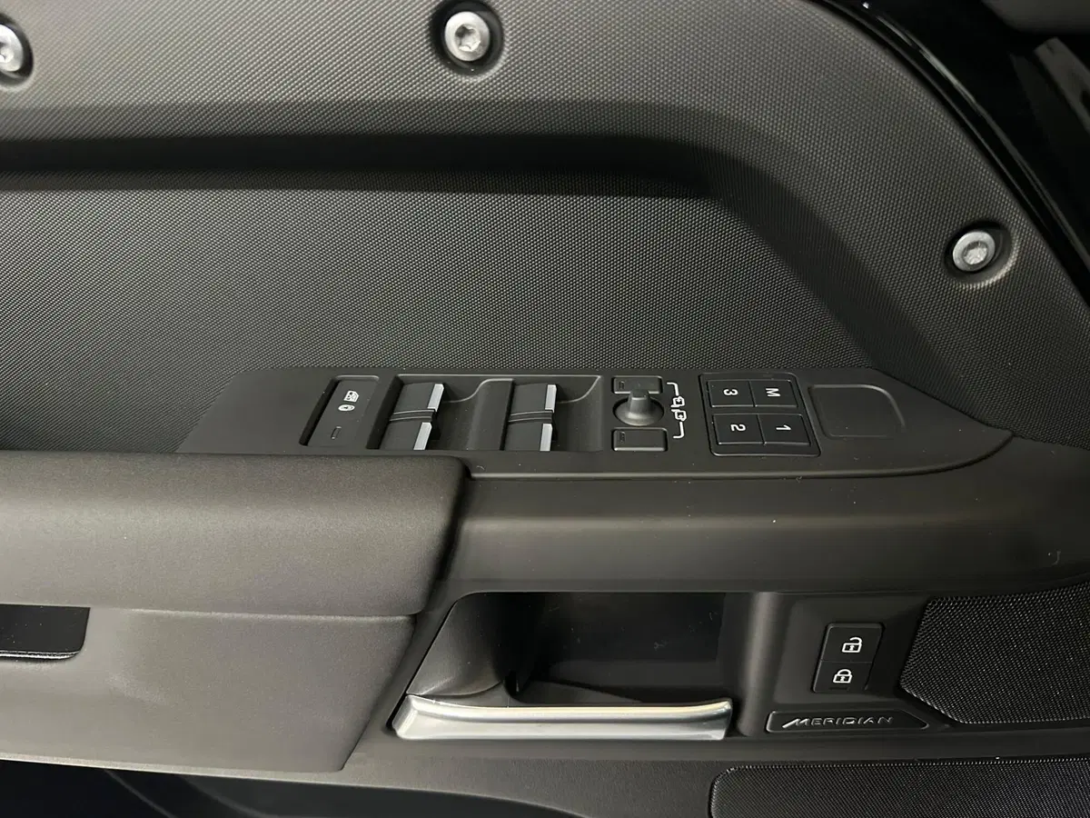 Land Rover Defender usata a Novara (19)