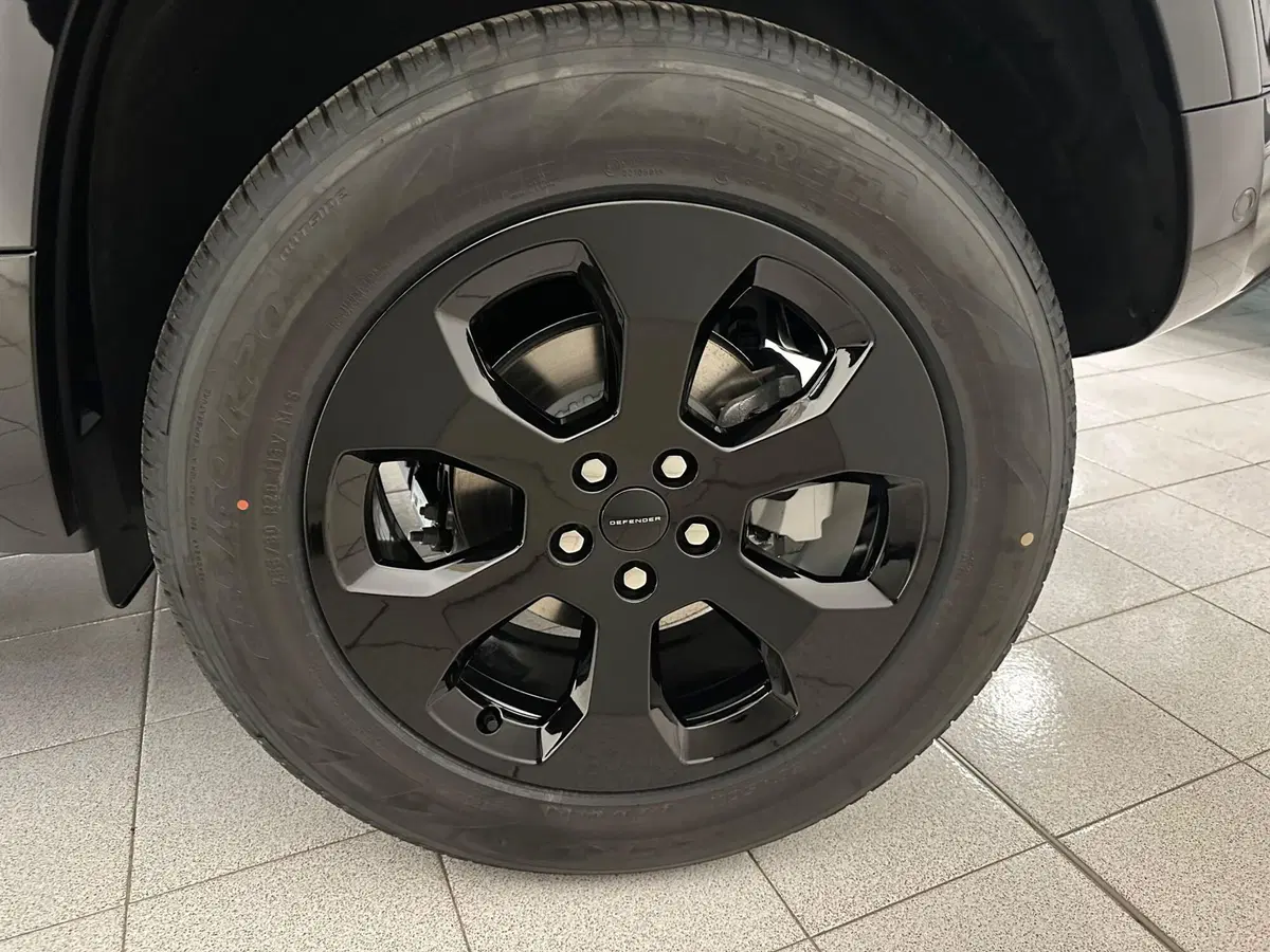 Land Rover Defender usata a Novara (9)