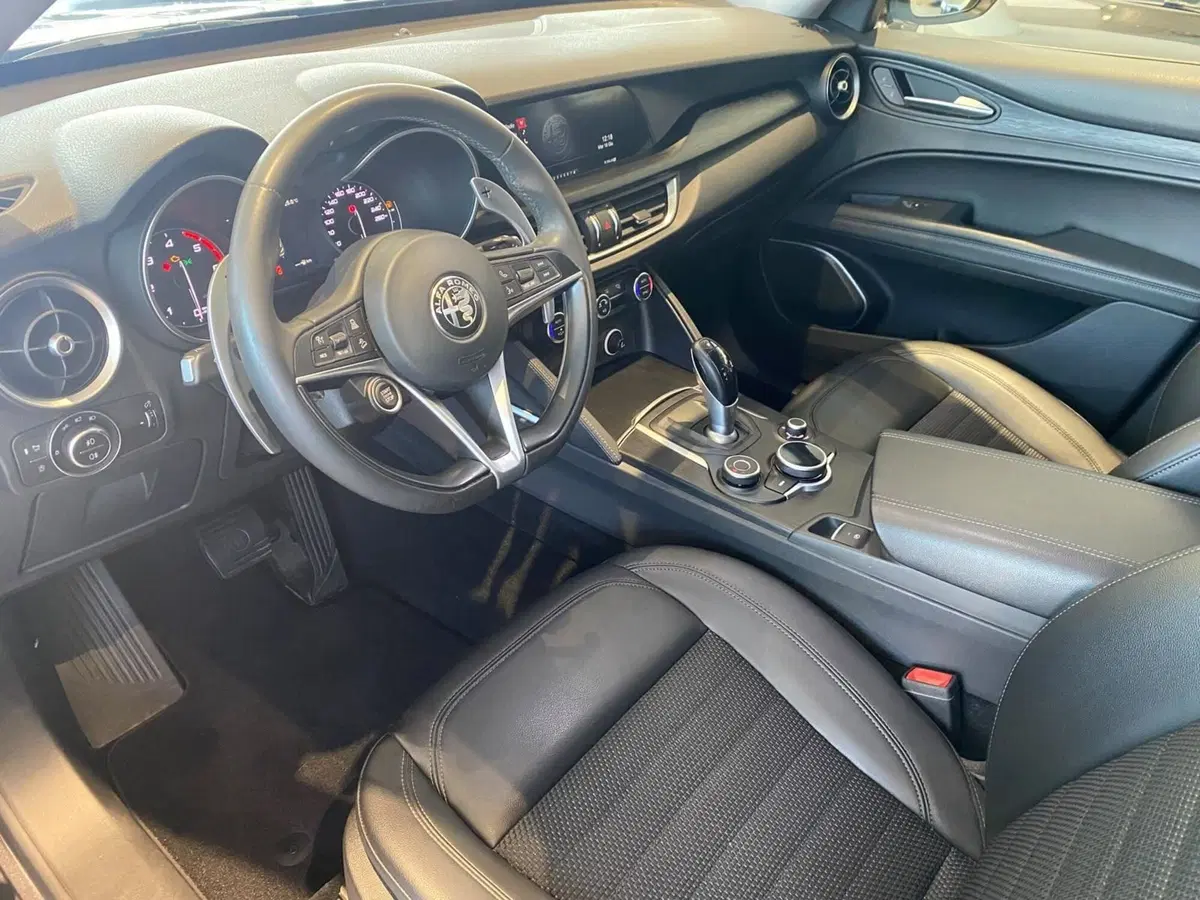 Alfa Romeo Stelvio usata a Firenze (11)