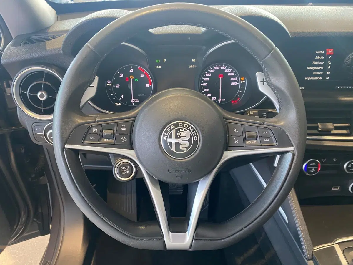 Alfa Romeo Stelvio usata a Firenze (16)