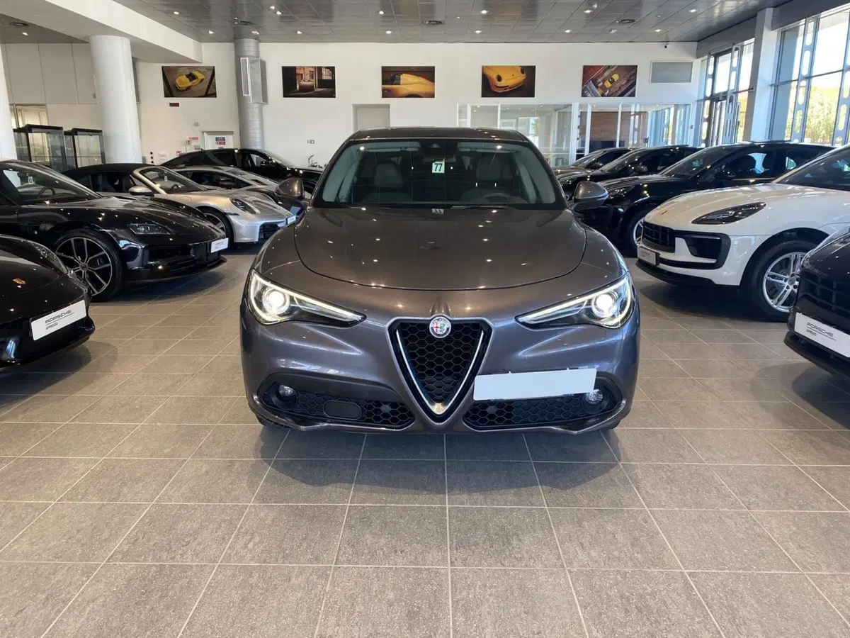 Alfa Romeo Stelvio usata a Firenze (4)