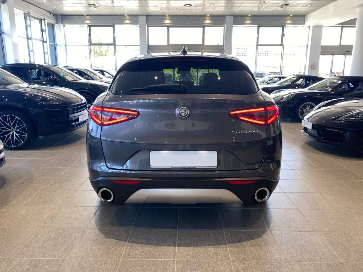 Alfa Romeo Stelvio usata a Firenze (5)