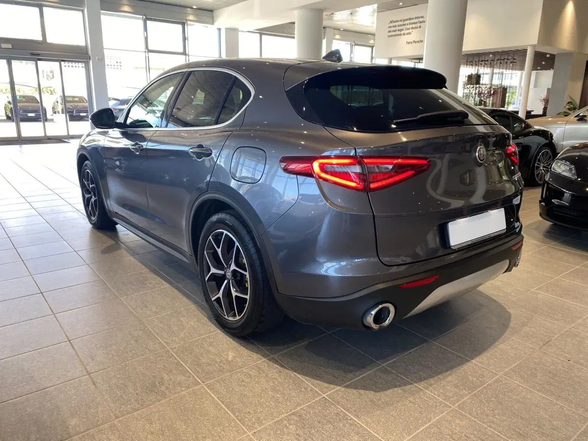 Alfa Romeo Stelvio usata a Firenze (7)