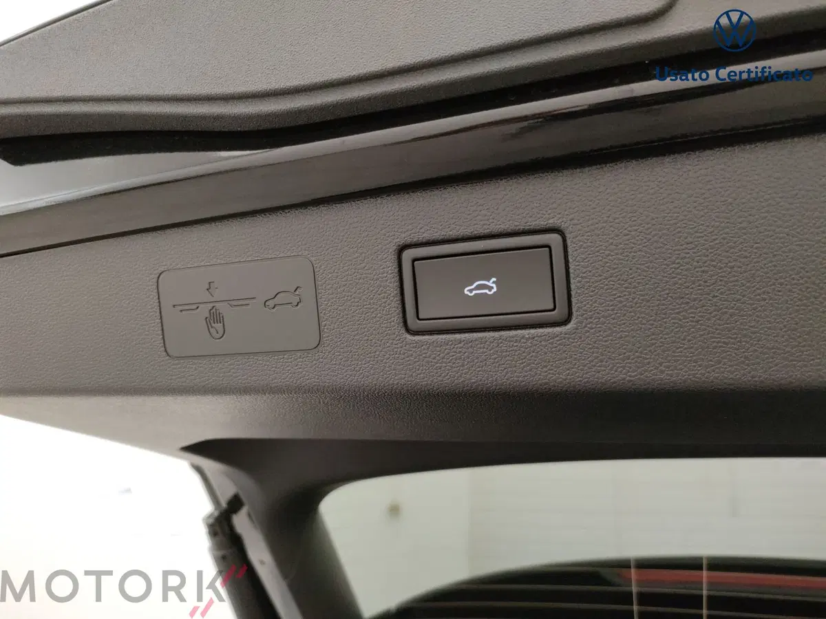 Volkswagen T-Roc nuova a Varese (12)