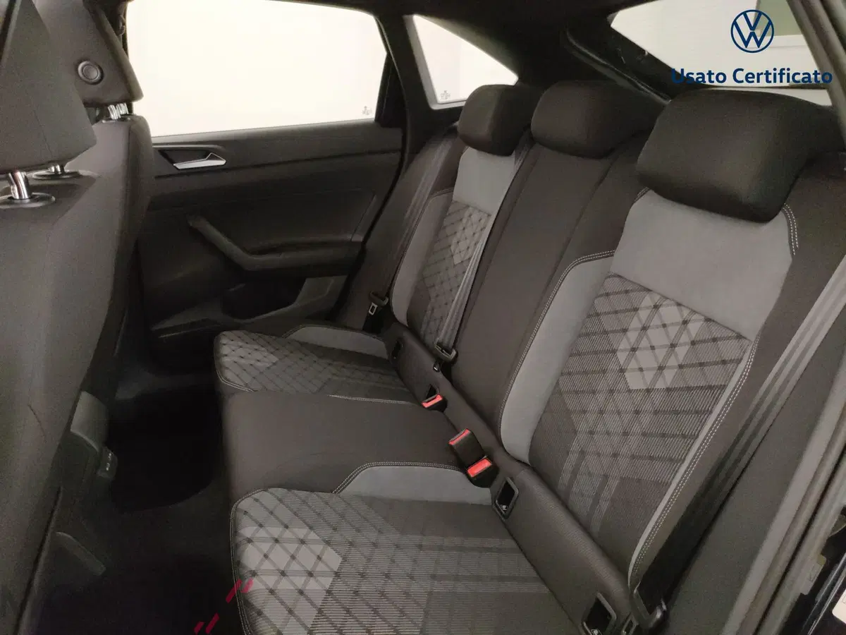 Volkswagen Taigo nuova a Varese (10)