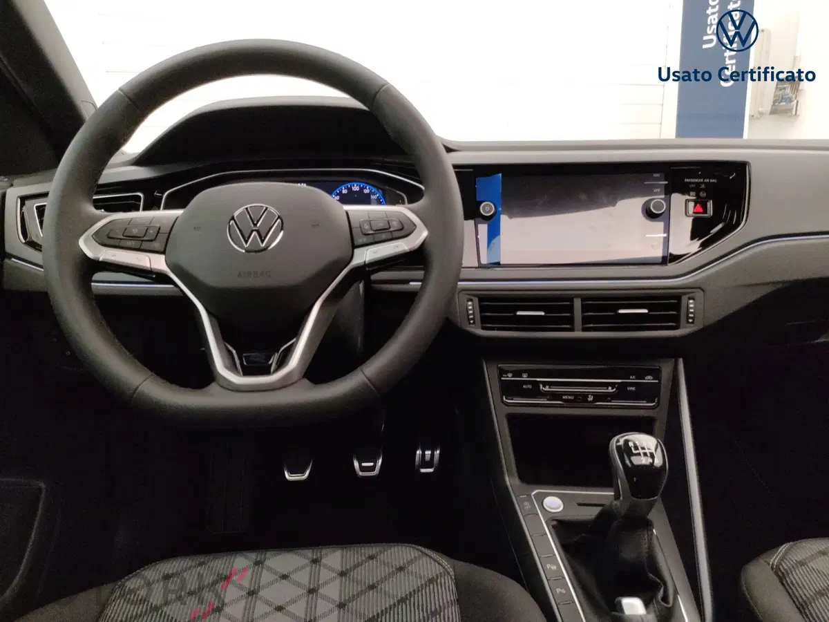 Volkswagen Taigo nuova a Varese (12)