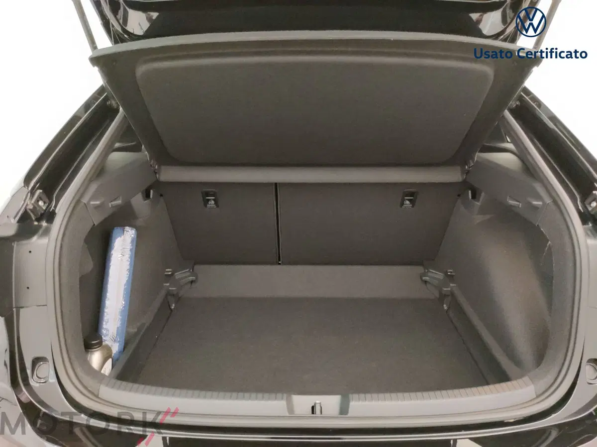 Volkswagen Taigo nuova a Varese (9)