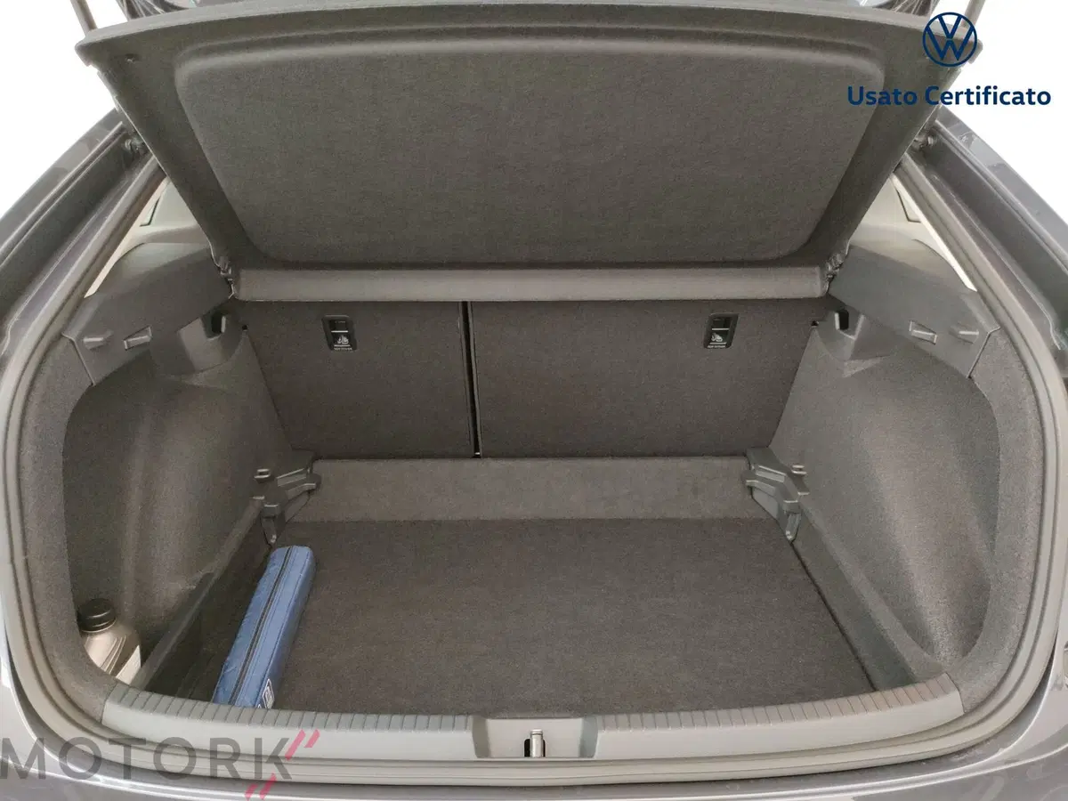 Volkswagen Taigo nuova a Varese (9)