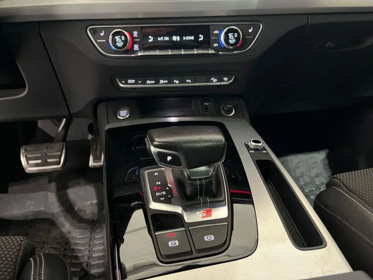 Audi Q4 Sportback usata a Napoli (15)