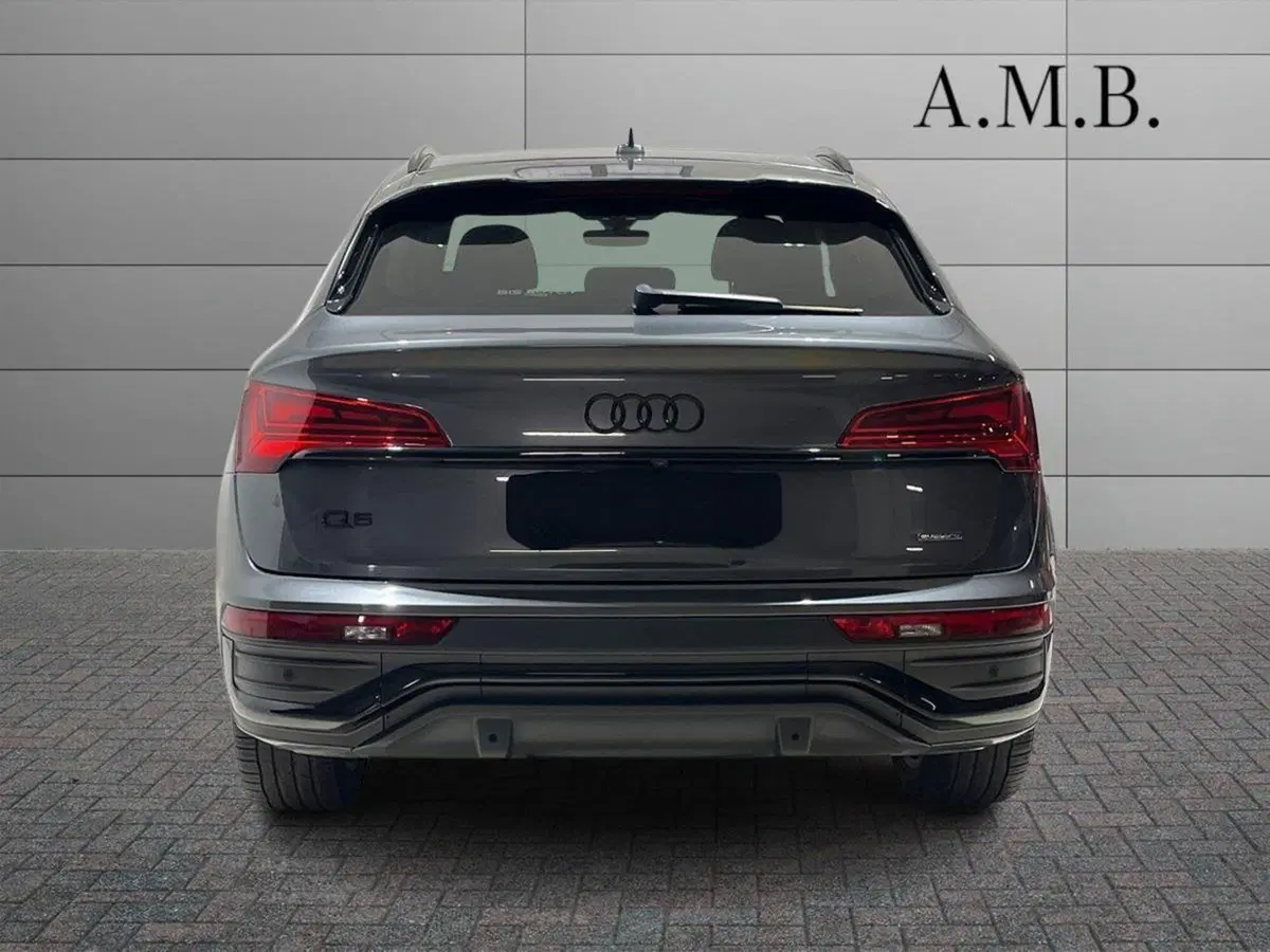 Audi Q4 Sportback usata a Napoli (4)