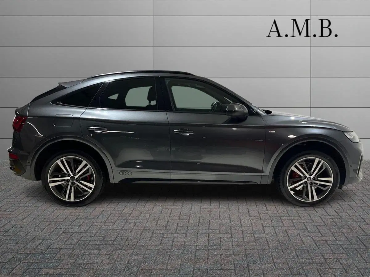 Audi Q4 Sportback usata a Napoli (5)
