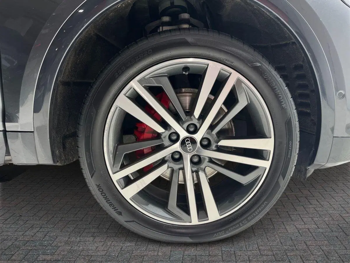 Audi Q4 Sportback usata a Napoli (8)