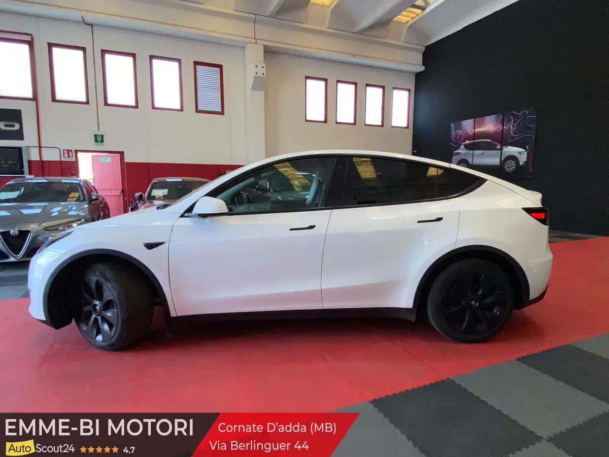 Tesla Model Y usata a Monza e Brianza (4)