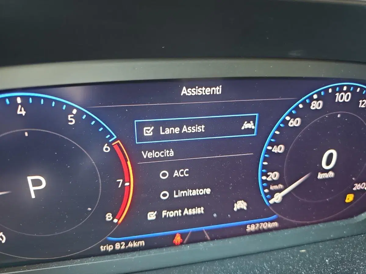 Volkswagen T-Roc usata a Lecco (13)