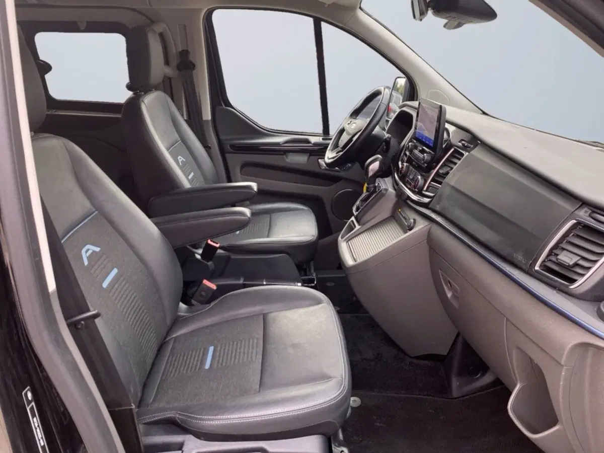 Ford Tourneo Custom usata a Milano (11)