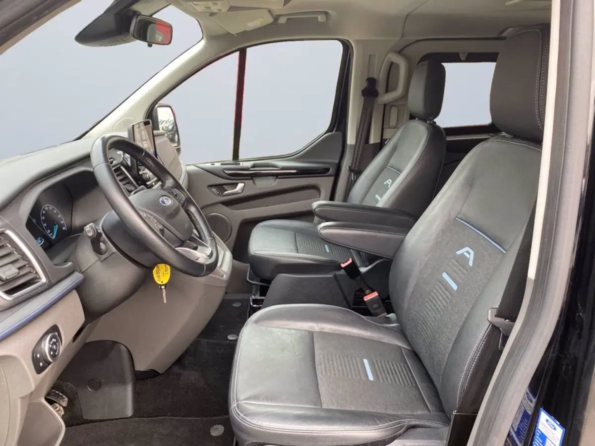 Ford Tourneo Custom usata a Milano (9)