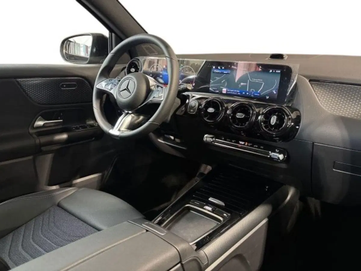 Mercedes-Benz GLA SUV nuova a Bologna (15)