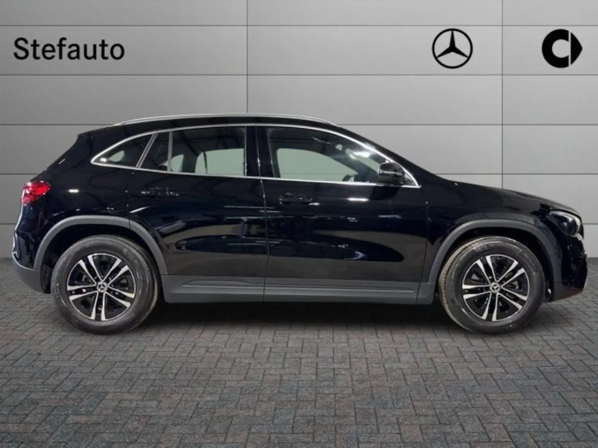 Mercedes-Benz GLA SUV nuova a Bologna (2)