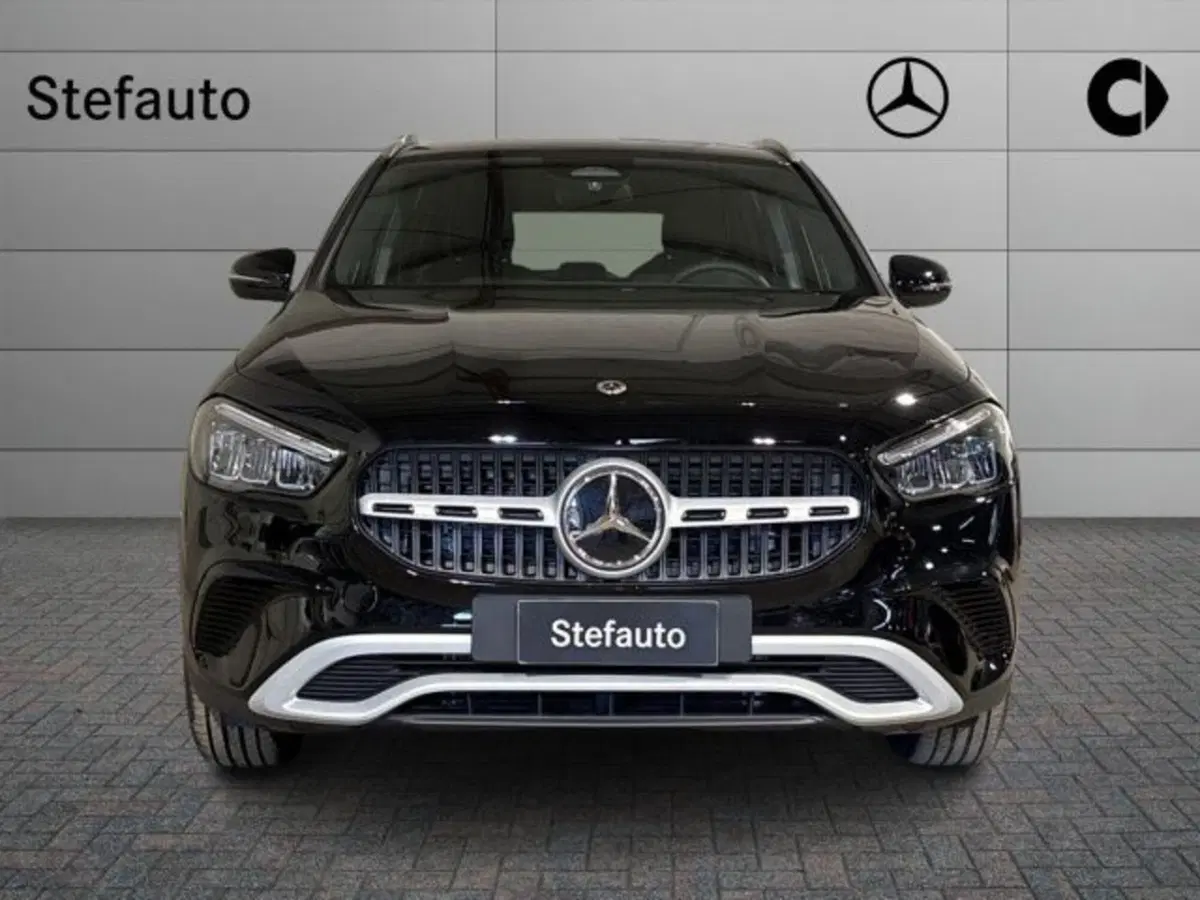 Mercedes-Benz GLA SUV nuova a Bologna (4)