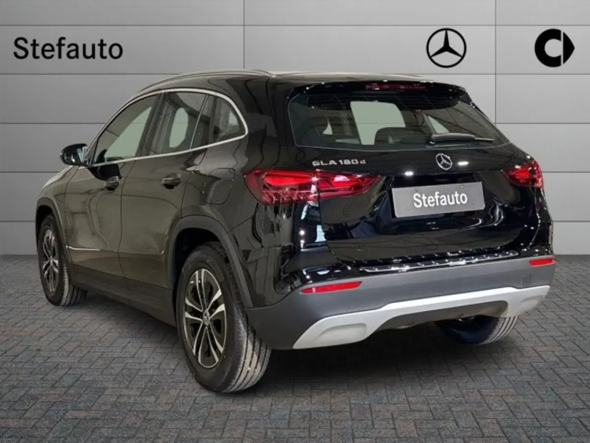 Mercedes-Benz GLA SUV nuova a Bologna (5)