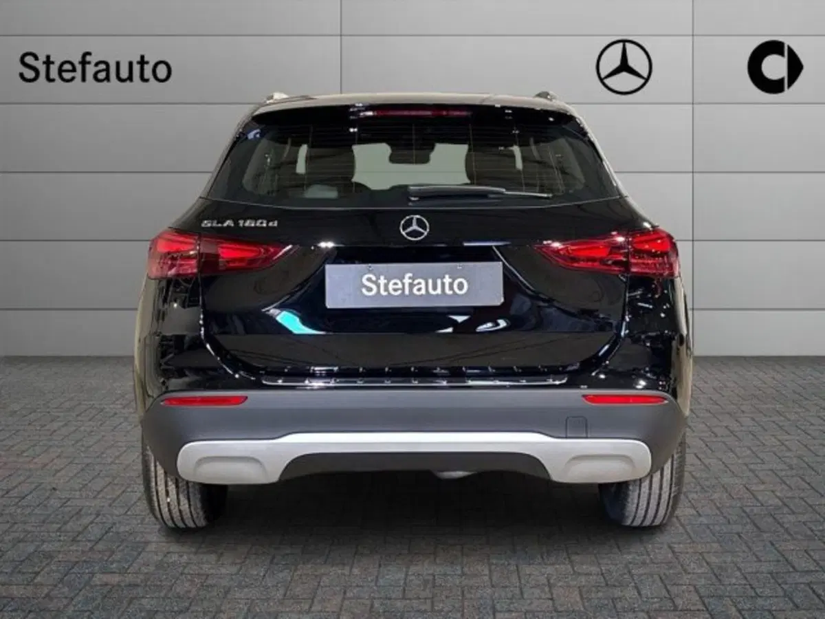 Mercedes-Benz GLA SUV nuova a Bologna (6)