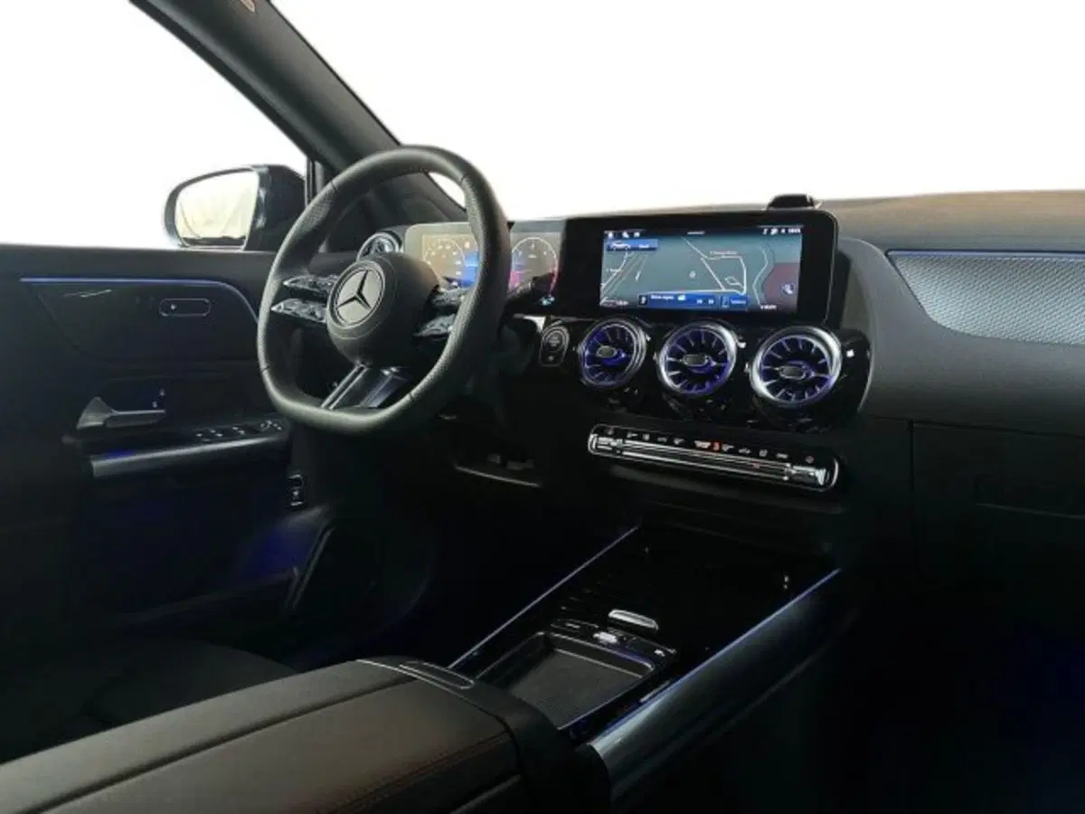 Mercedes-Benz GLA SUV nuova a Bologna (15)