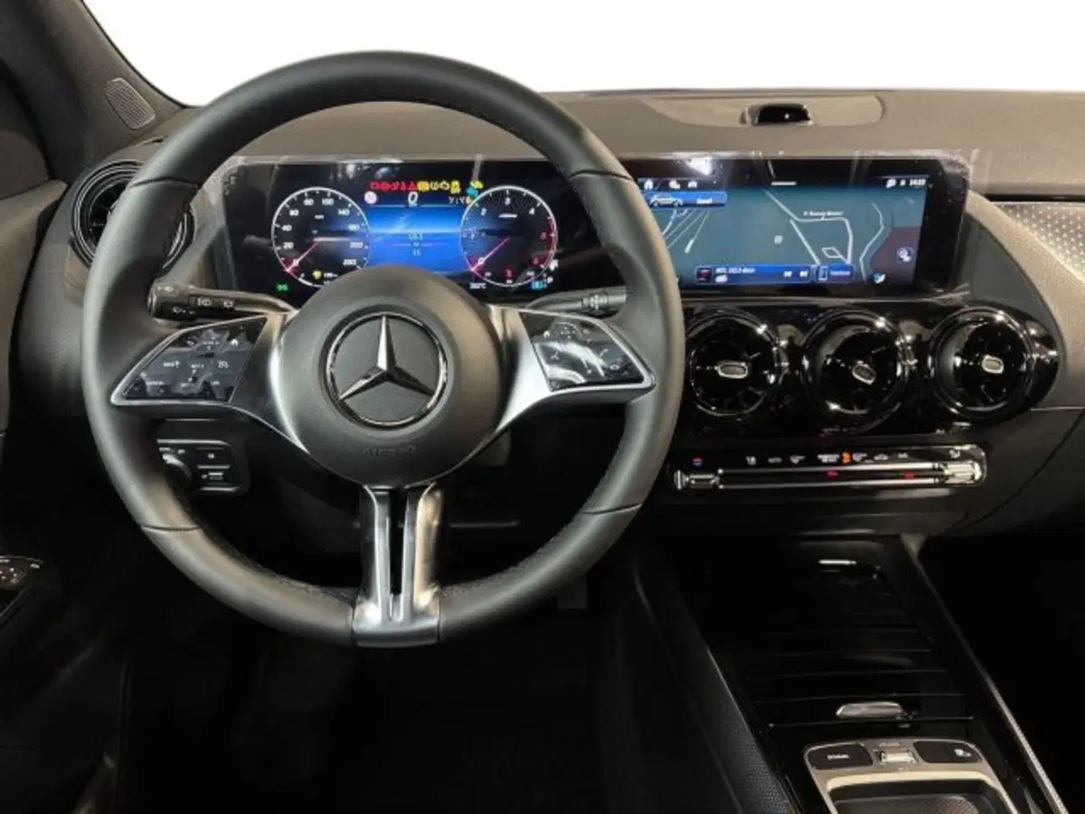 Mercedes-Benz GLA SUV nuova a Bologna (14)