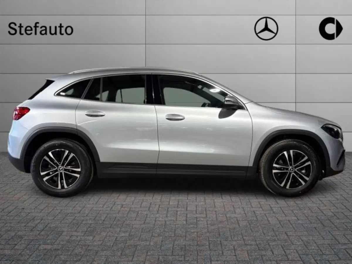 Mercedes-Benz GLA SUV nuova a Bologna (2)