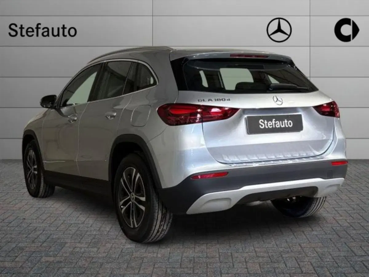 Mercedes-Benz GLA SUV nuova a Bologna (5)