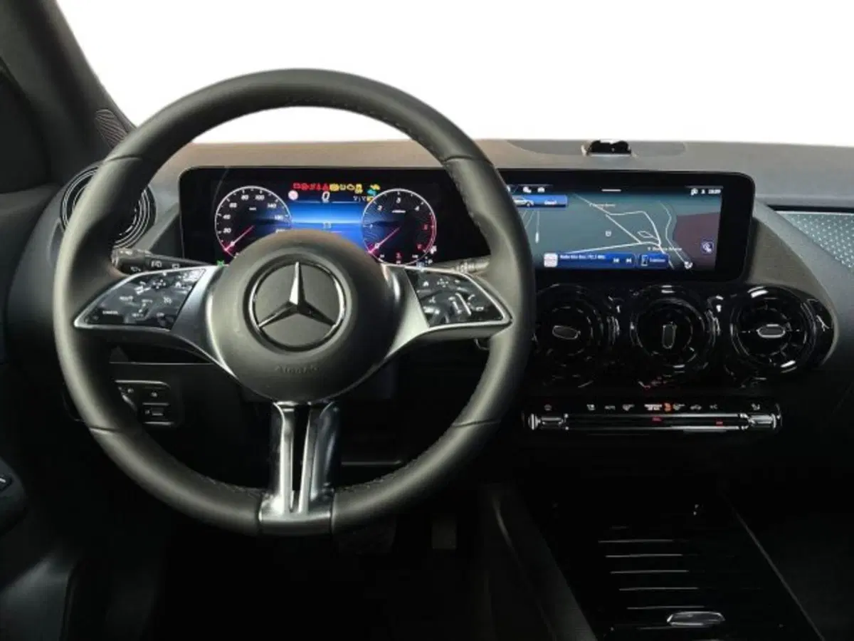 Mercedes-Benz GLA SUV nuova a Bologna (14)