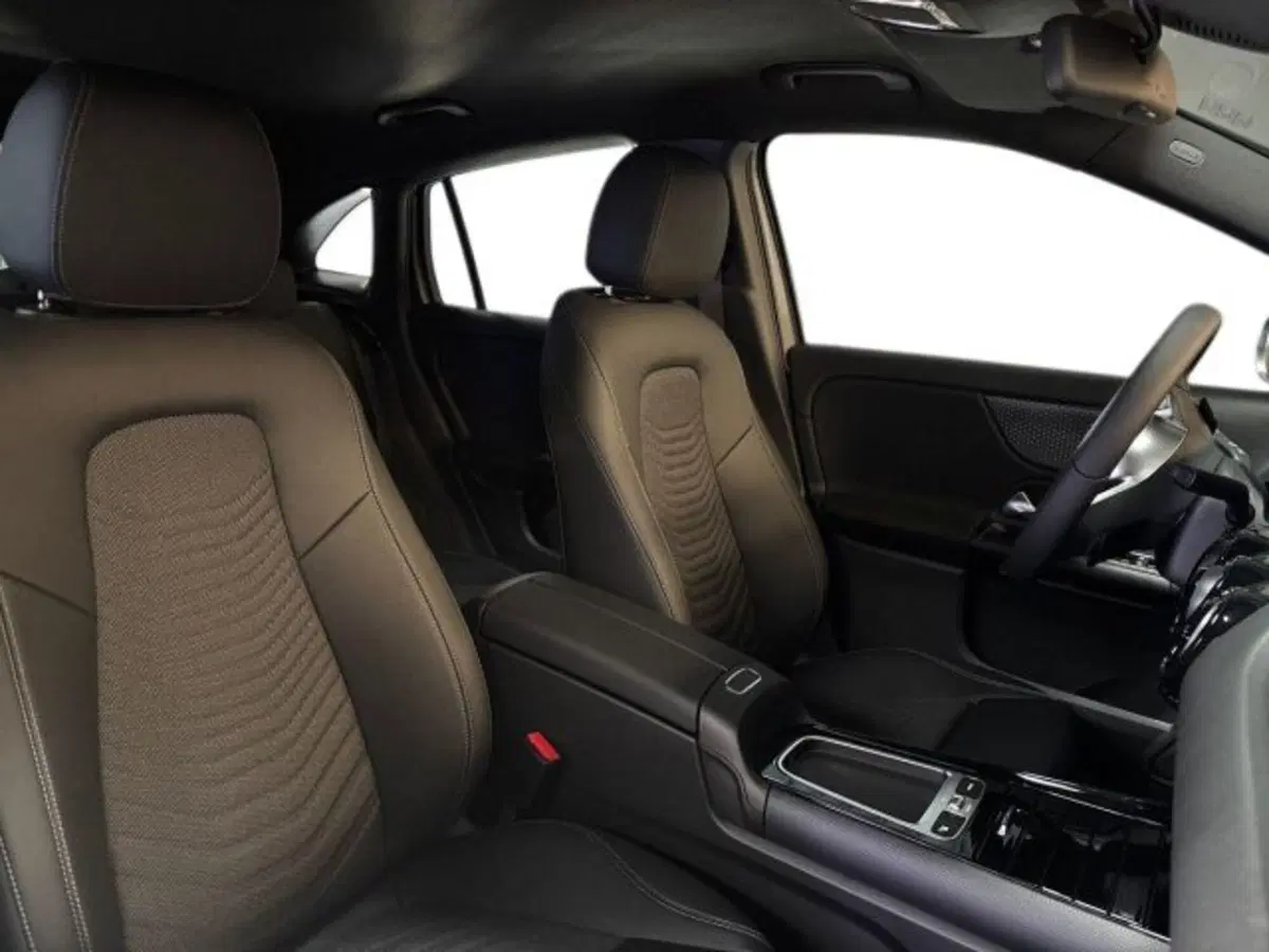Mercedes-Benz GLA SUV nuova a Bologna (16)