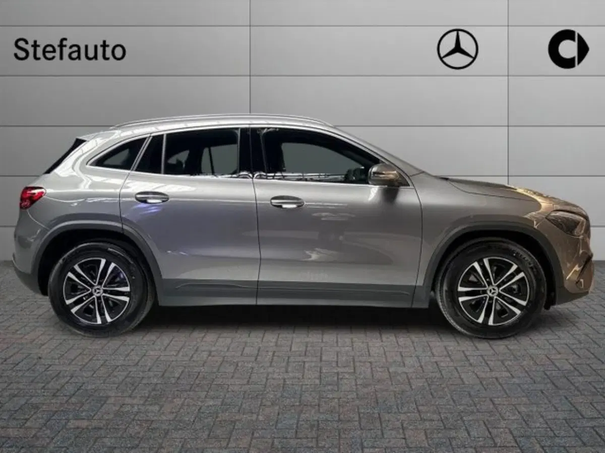Mercedes-Benz GLA SUV nuova a Bologna (2)