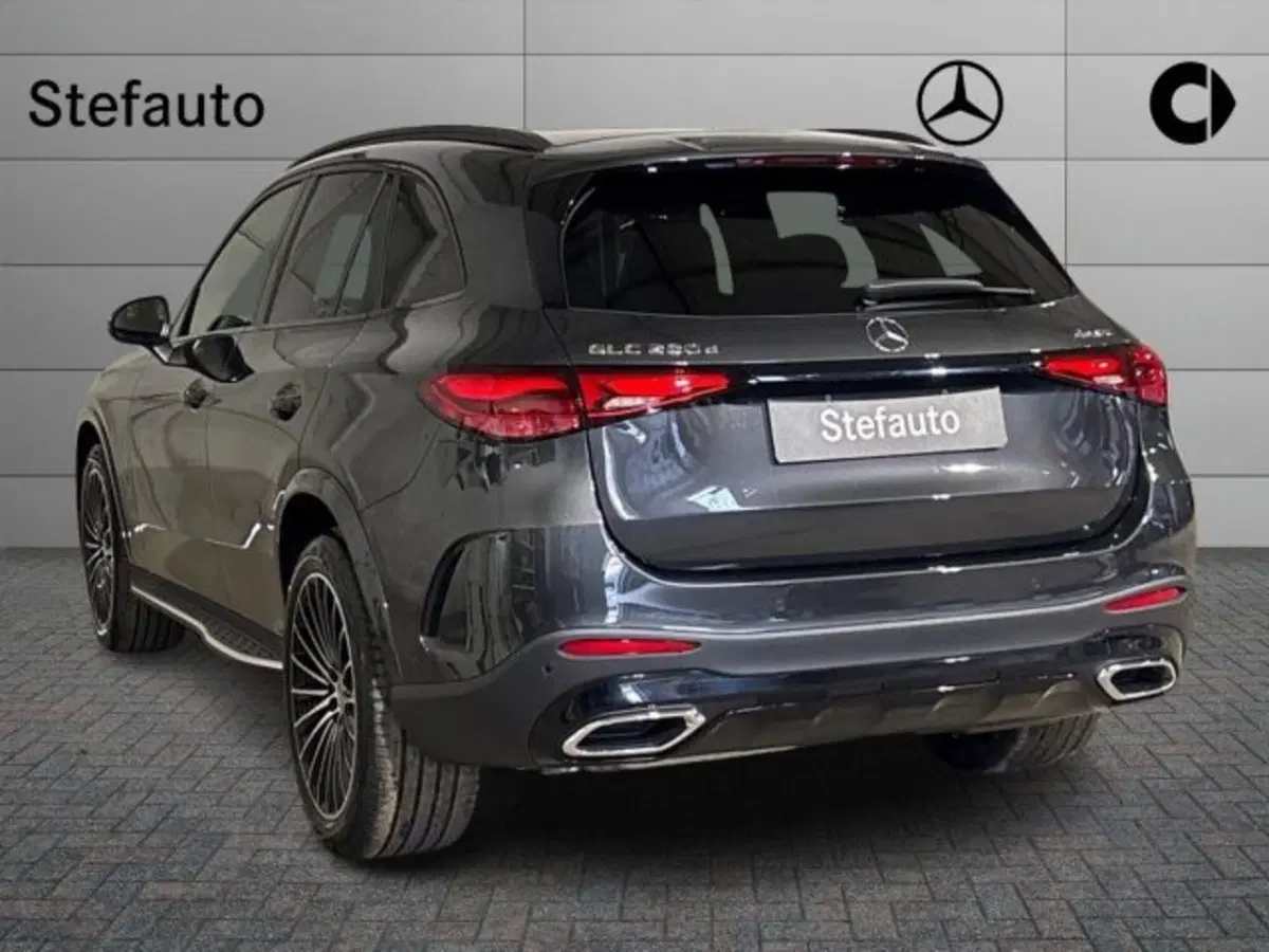 Mercedes-Benz GLC nuova a Bologna (5)