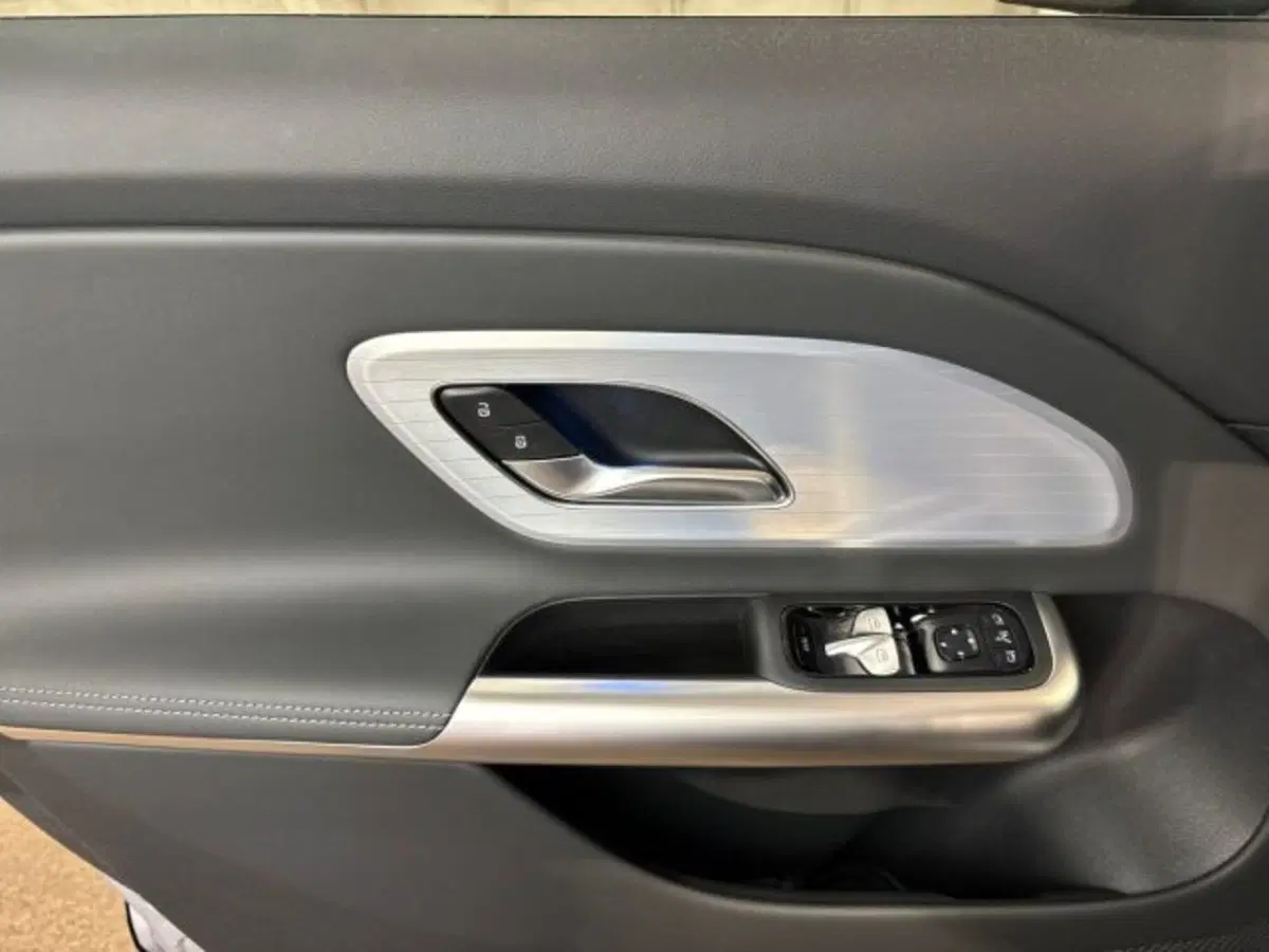 Mercedes-Benz GLB EQ nuova a Bologna (10)