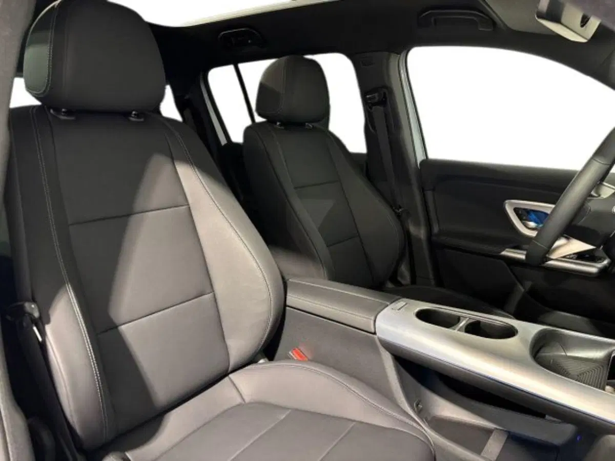 Mercedes-Benz GLB EQ nuova a Bologna (16)