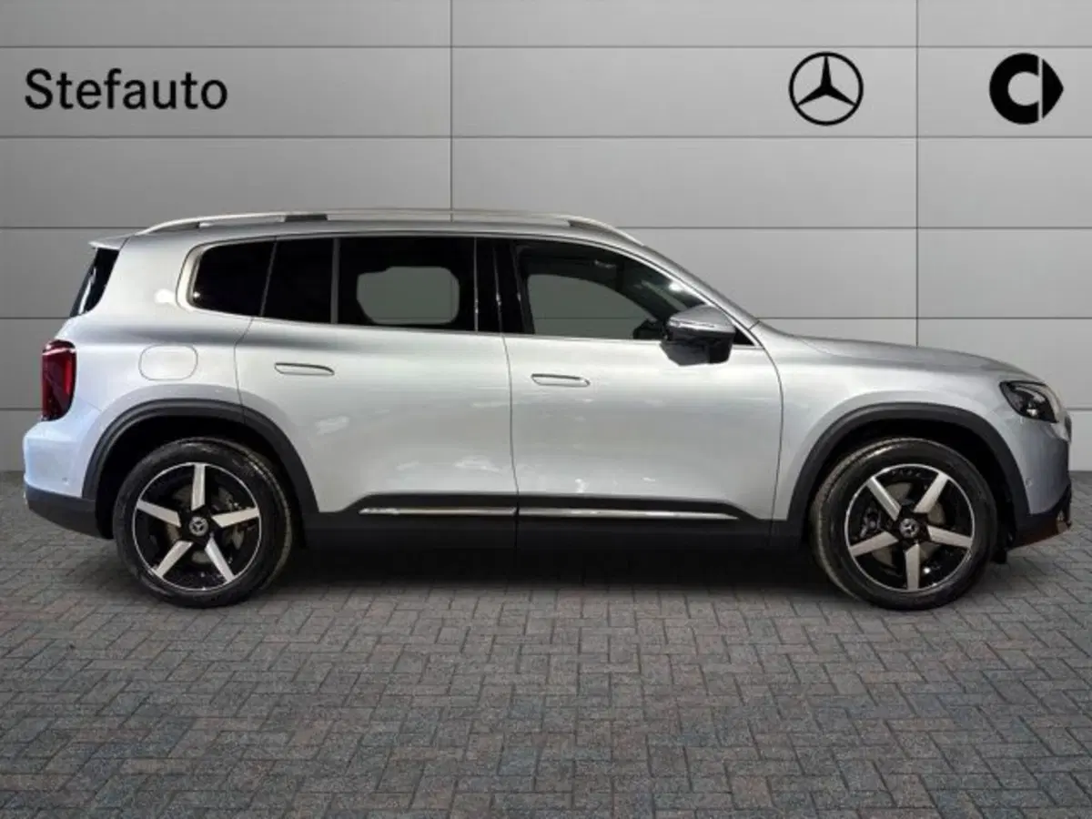 Mercedes-Benz GLB EQ nuova a Bologna (2)