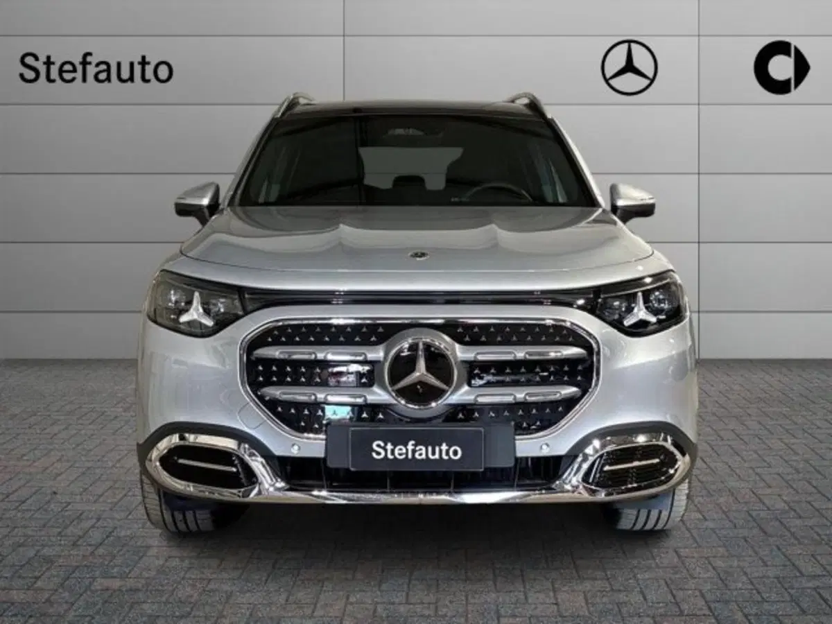 Mercedes-Benz GLB EQ nuova a Bologna (4)