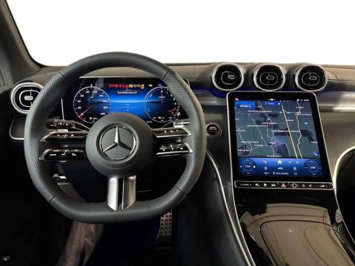 Mercedes-Benz GLC nuova a Bologna (14)