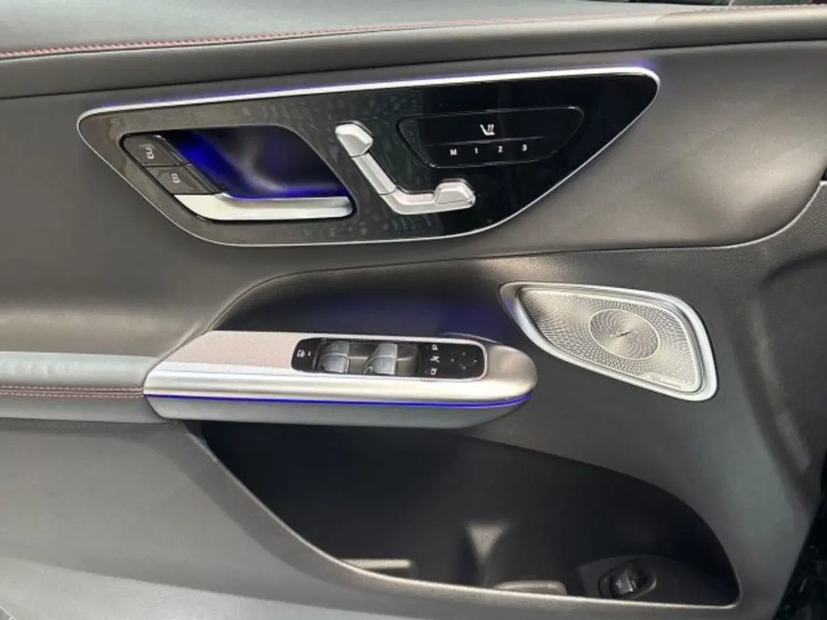 Mercedes-Benz GLC SUV nuova a Bologna (10)