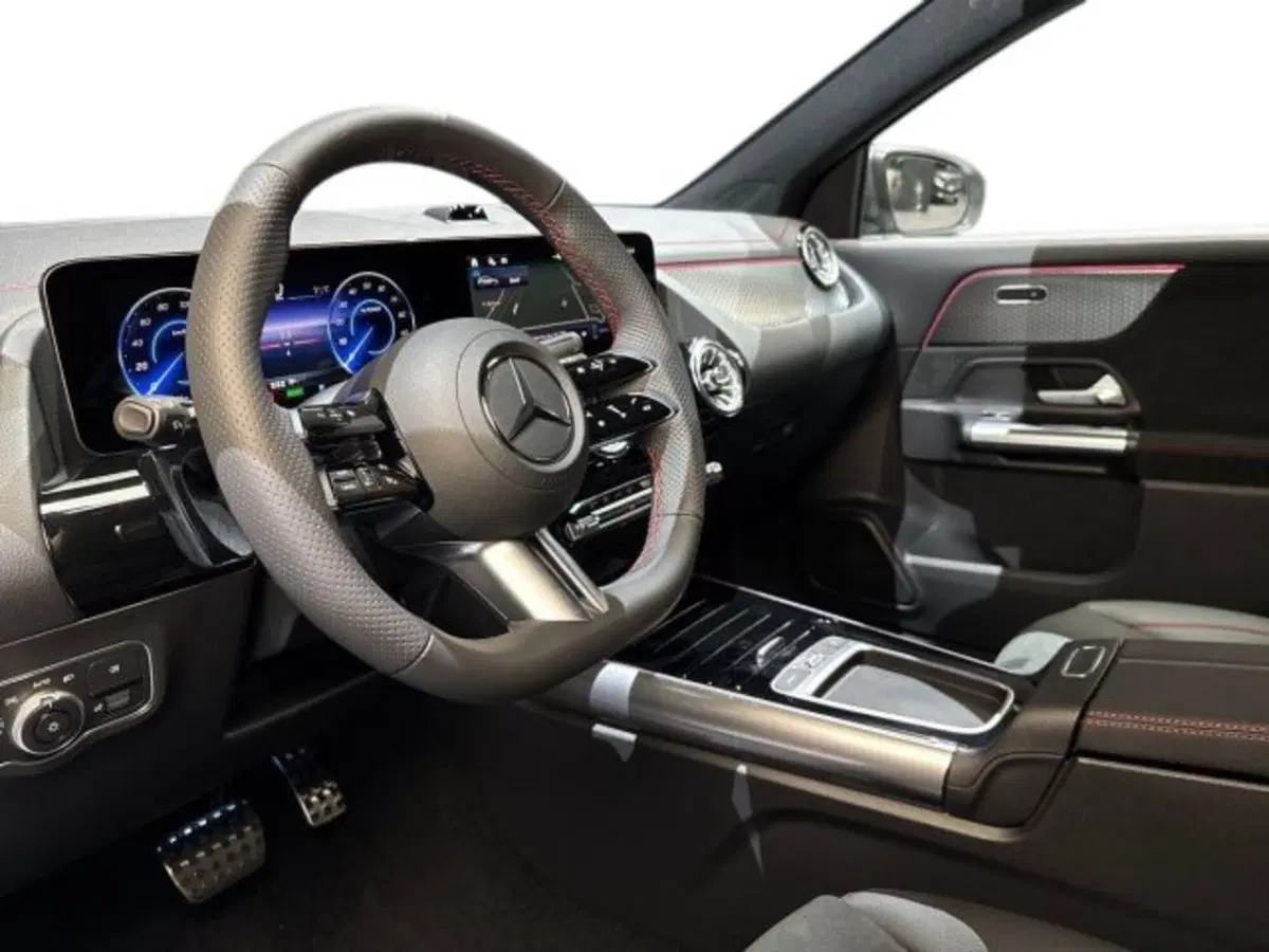 Mercedes-Benz EQA nuova a Bologna (11)
