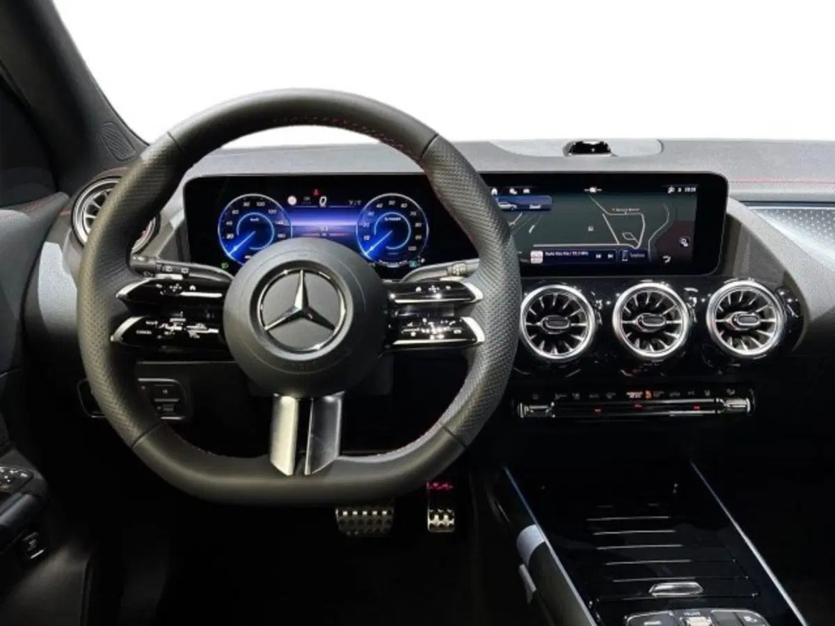 Mercedes-Benz EQA nuova a Bologna (14)