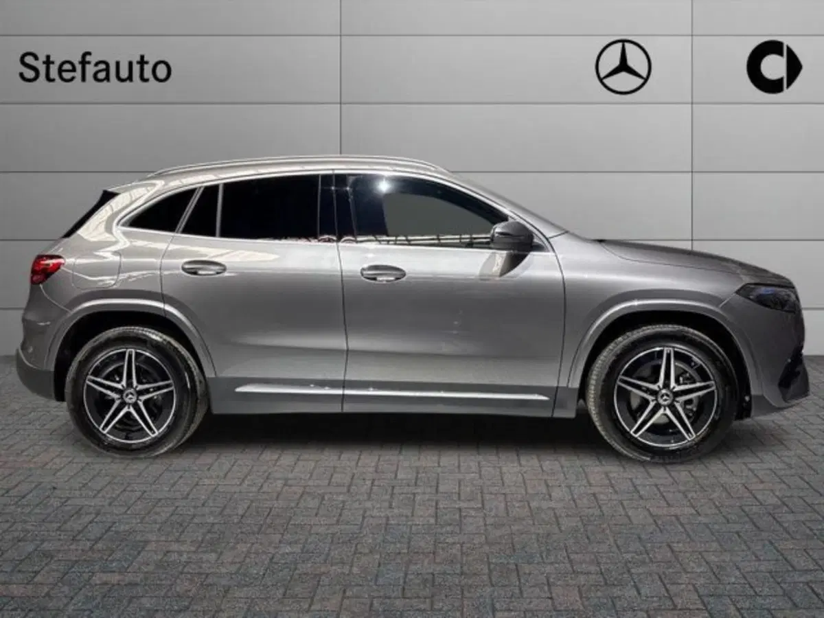 Mercedes-Benz EQA nuova a Bologna (2)