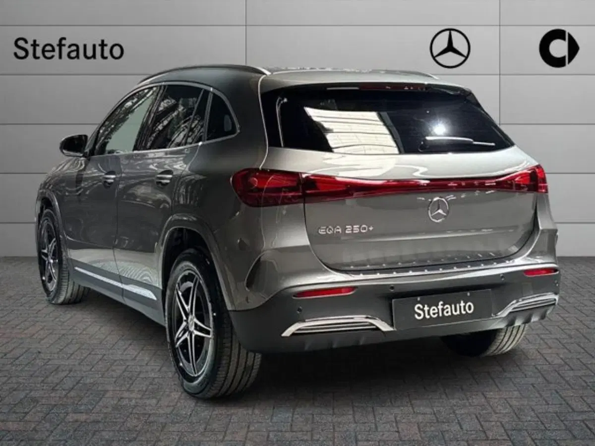 Mercedes-Benz EQA nuova a Bologna (5)