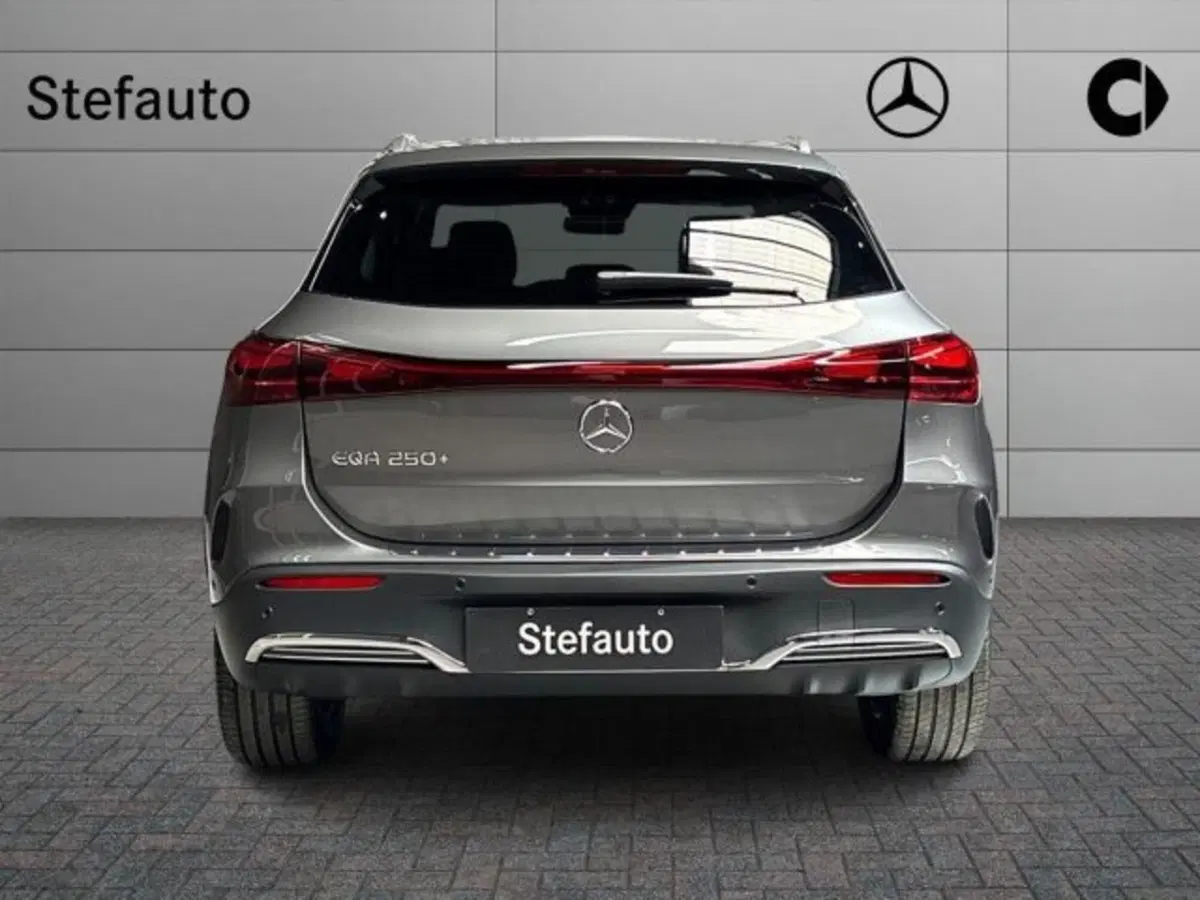 Mercedes-Benz EQA nuova a Bologna (6)