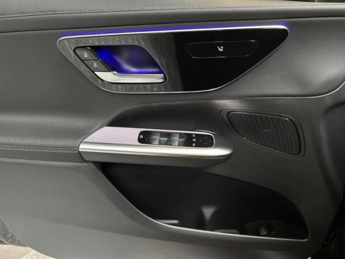 Mercedes-Benz GLC nuova a Bologna (10)