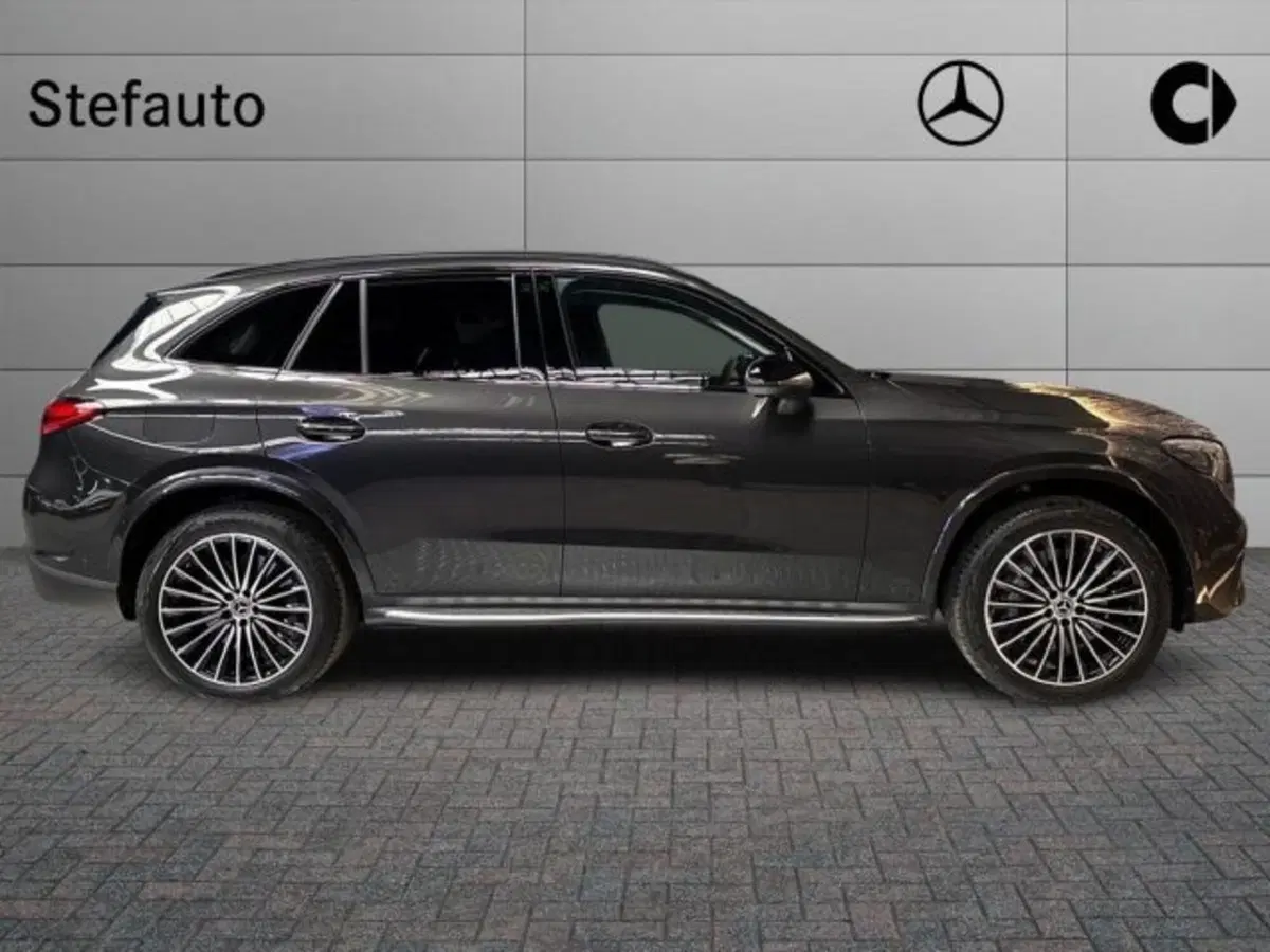 Mercedes-Benz GLC nuova a Bologna (2)