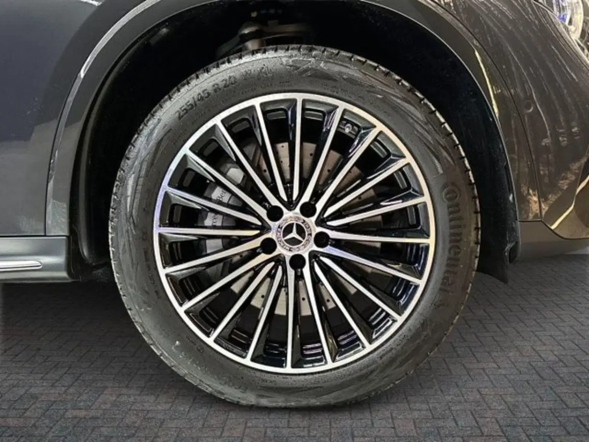 Mercedes-Benz GLC nuova a Bologna (8)
