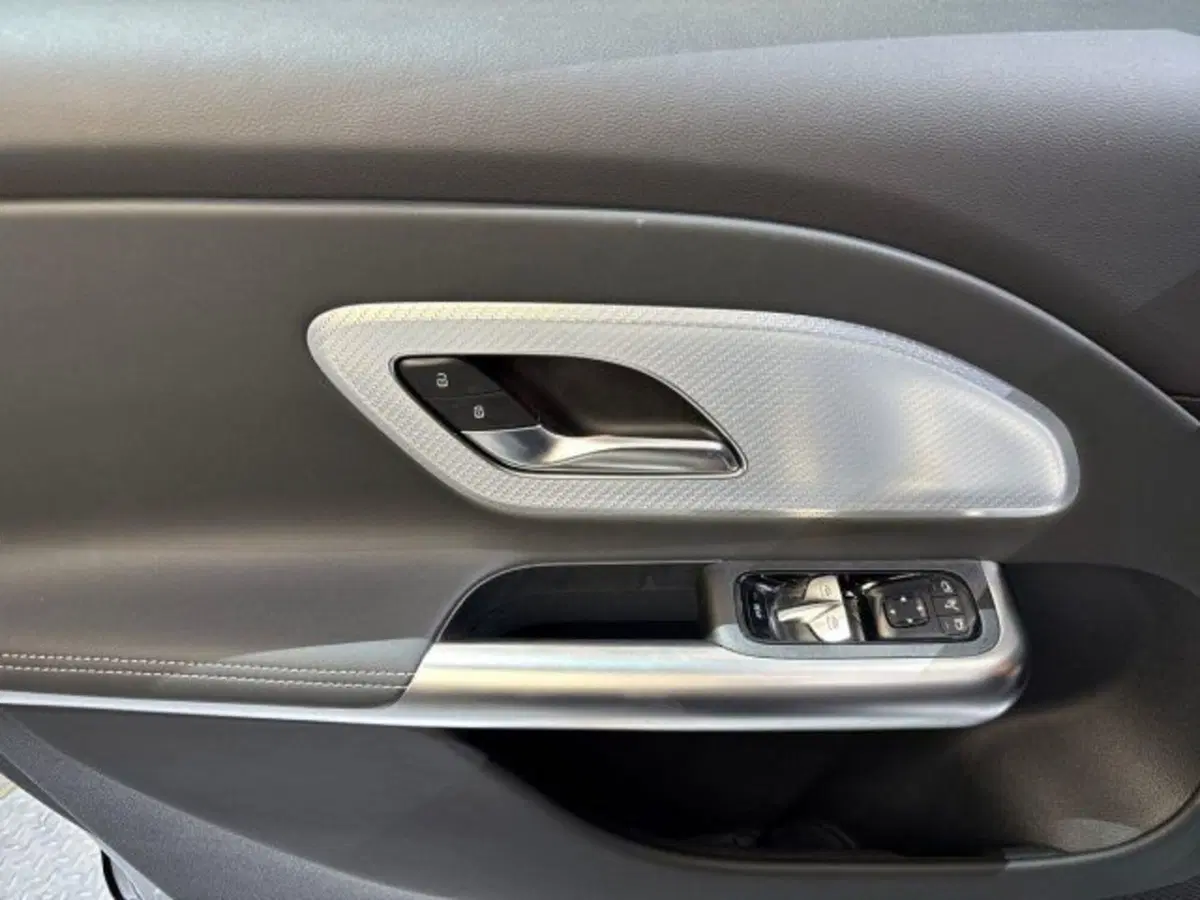 Mercedes-Benz GLB EQ nuova a Bologna (10)